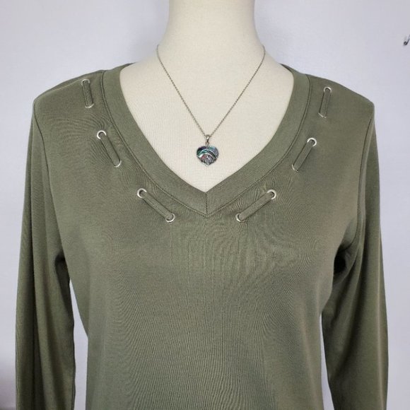 Karen Scott Olive Green Grommet V-Neck 100% Cotton Knit Top NEW NWT Size S - Picture 2 of 8